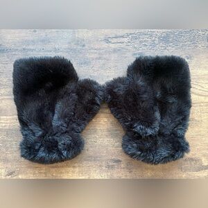 NWOT Black Plush Paw Winter Gloves